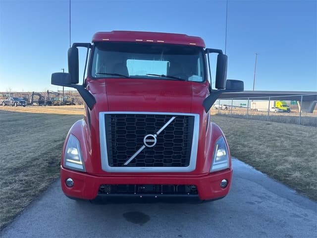 Image of Volvo VNR64T300 equipment image 1