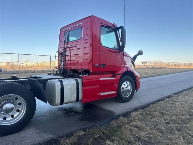 Image of Volvo VNR64T300 equipment image 4