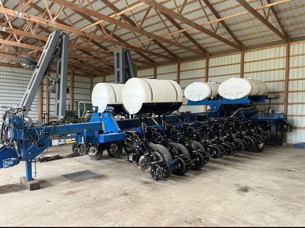 Image of Kinze 3800 equipment image 4