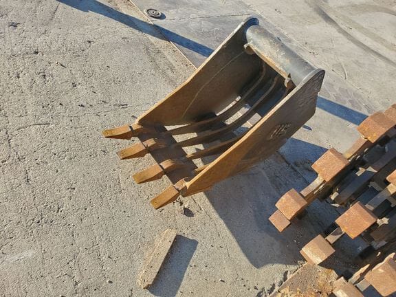 2020 Werk-Brau Skeleton Bucket Equipment Image0