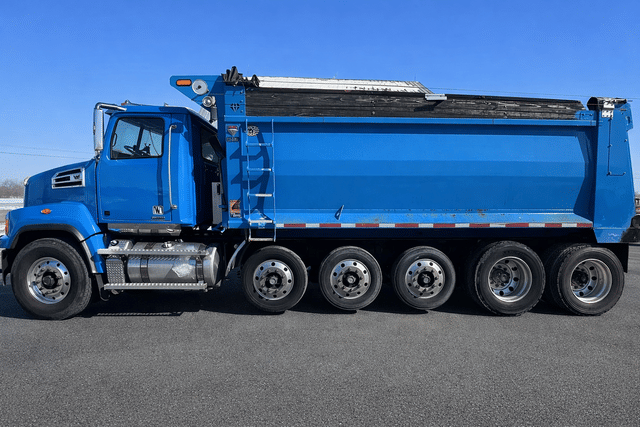 Image of Western Star 4700 equipment image 2