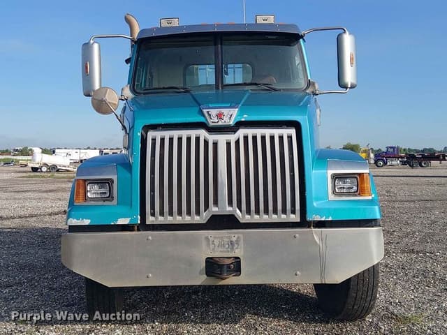 Image of Western Star 4700 equipment image 1