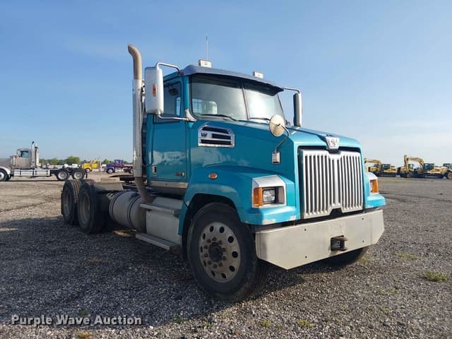 Image of Western Star 4700 equipment image 2