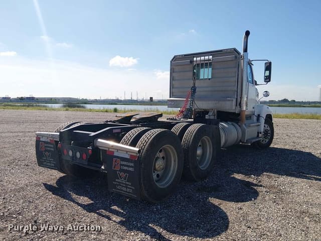Image of Western Star 4700 equipment image 4