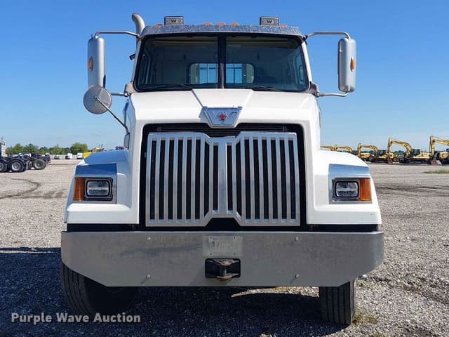 Image of Western Star 4700 equipment image 1