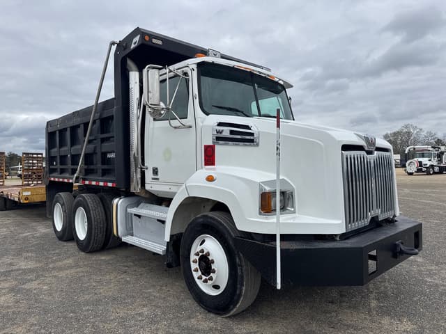 Image of Western Star 4700SB equipment image 3