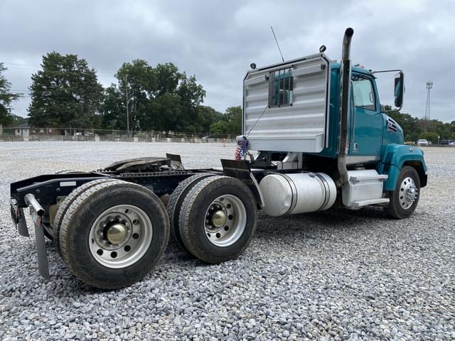 Image of Western Star 4700SF equipment image 2