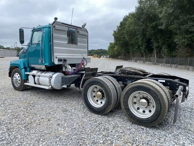 Image of Western Star 4700SF equipment image 1
