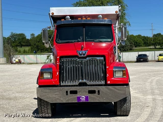 Image of Western Star 4700SF equipment image 1