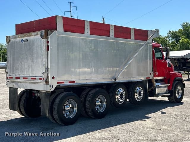 Image of Western Star 4700SF equipment image 4