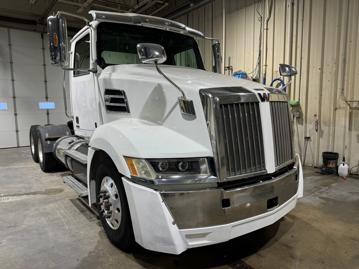 2020 Western Star 5700 Equipment Image0