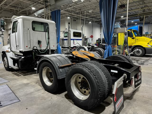 Image of Western Star 5700 equipment image 3