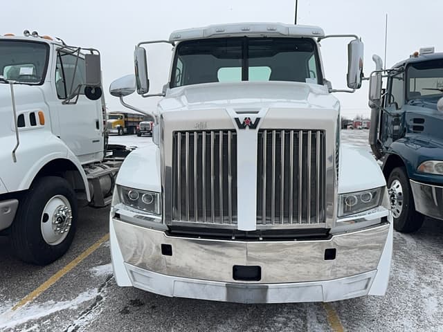 Image of Western Star 5700 equipment image 2