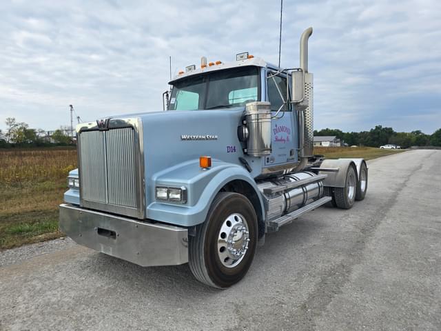 Image of Western Star 4900 equipment image 1