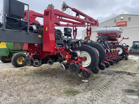 2020 White 9824 Equipment Image0