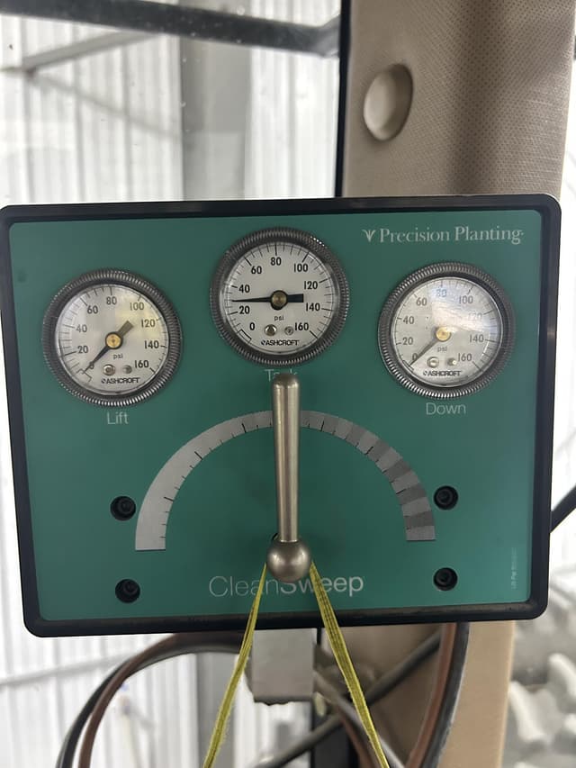 Image of White 9924VE equipment image 4