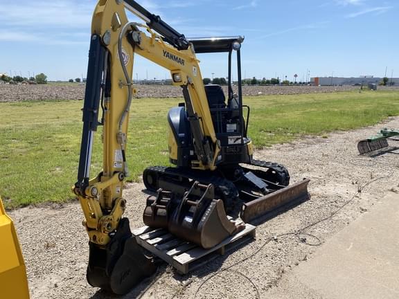 Image of Yanmar V1025-6A equipment image 4