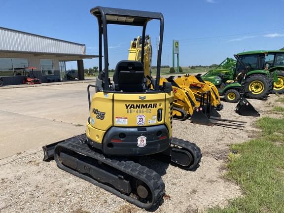 Image of Yanmar V1025-6A equipment image 2