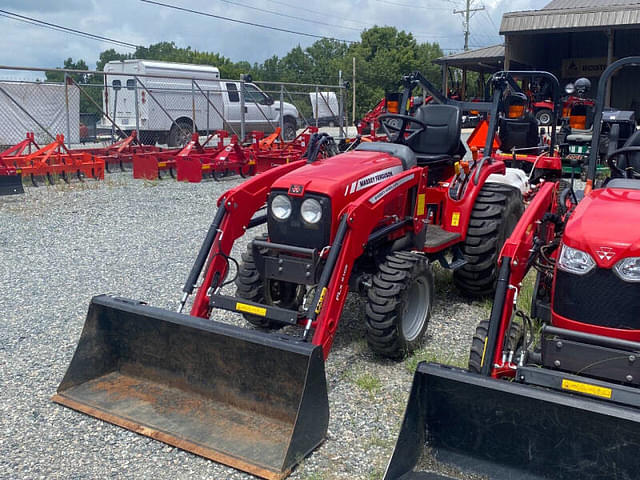 Image of Massey Ferguson 1526 equipment image 2