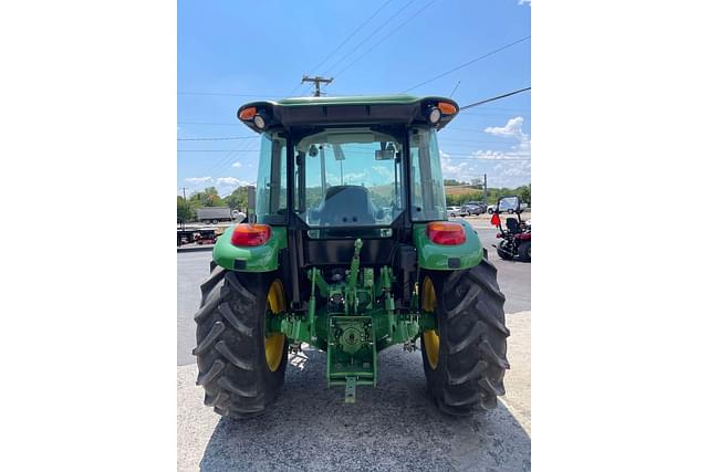 Image of John Deere 5065E equipment image 4