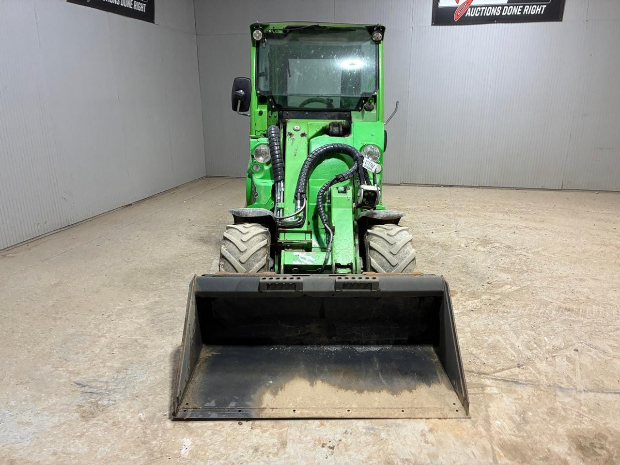 2021 AVANT 530 Equipment Image0