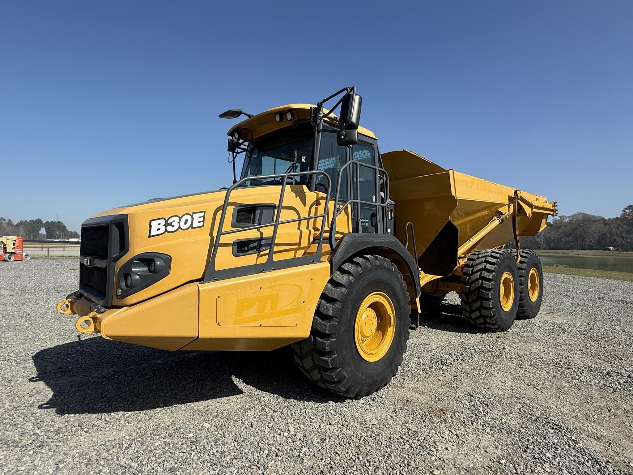 2021 Bell B30E Equipment Image0