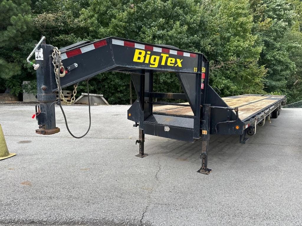 2021 Big Tex 22GN-35BK+5MR Equipment Image0