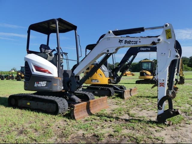 Image of Bobcat E26 equipment image 1