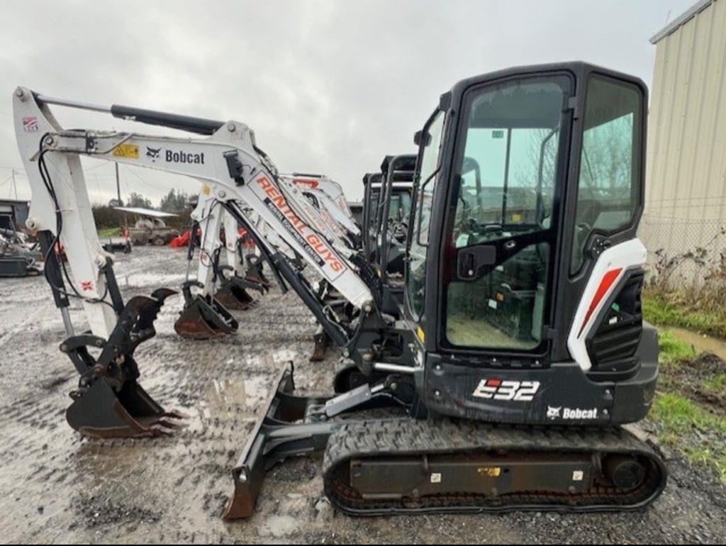2021 Bobcat E32 Equipment Image0