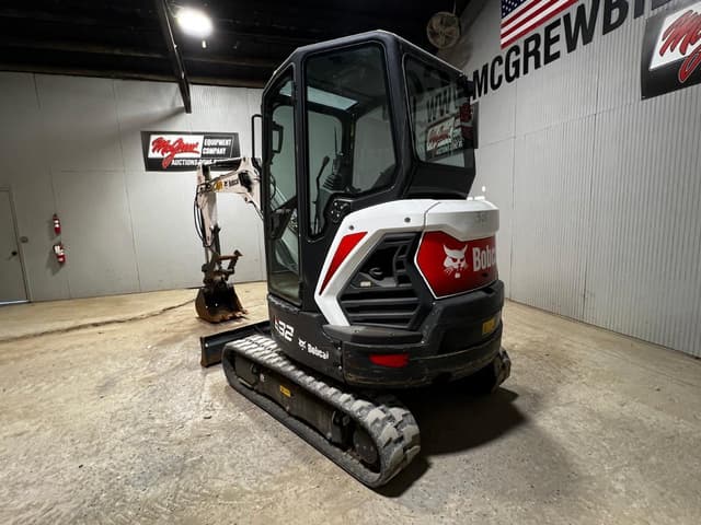 Image of Bobcat E32i equipment image 2