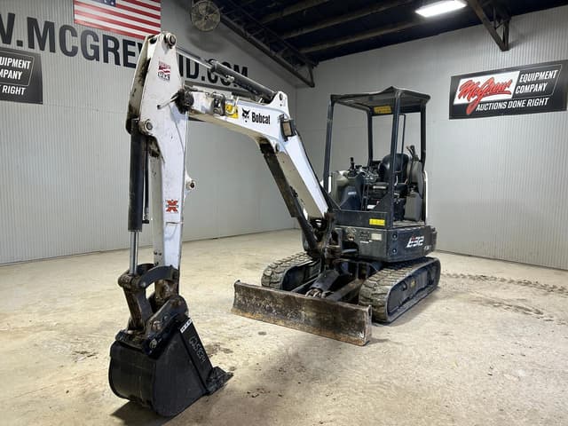 Image of Bobcat E32i equipment image 1