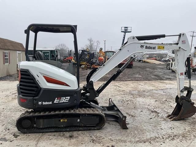 Image of Bobcat E32i equipment image 4
