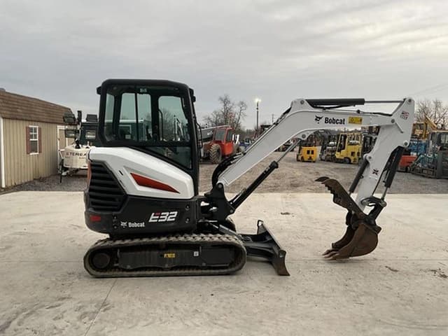 Image of Bobcat E32i equipment image 4