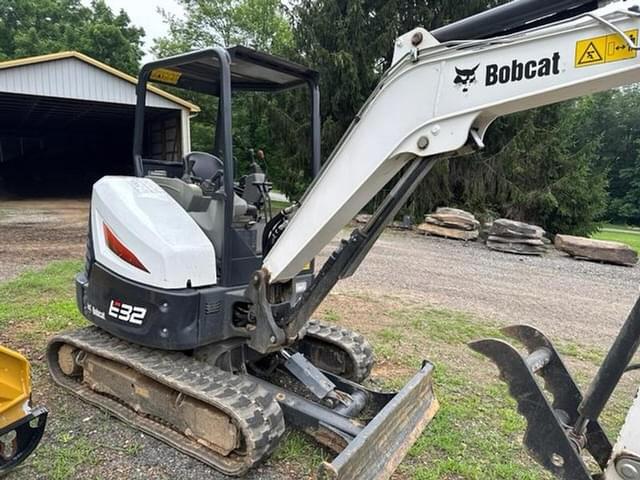 Image of Bobcat E32i equipment image 3