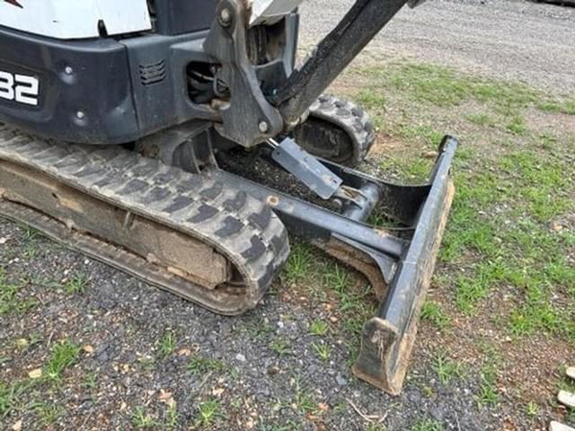 Image of Bobcat E32i equipment image 2