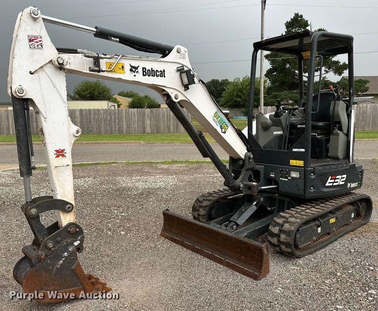 Main image Bobcat E32i