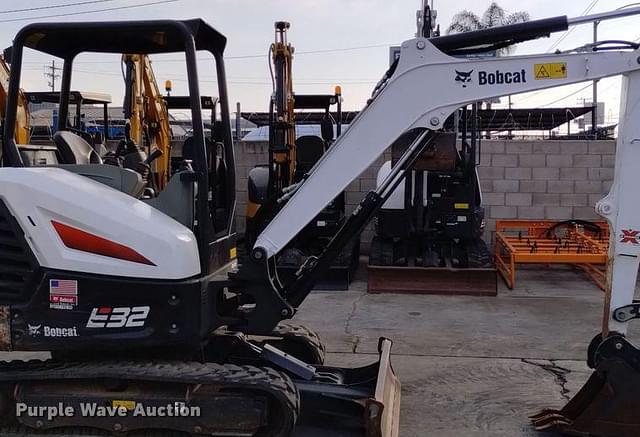 Image of Bobcat E32i equipment image 3