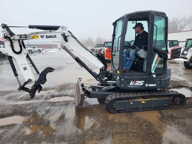 Image of Bobcat E35 equipment image 1