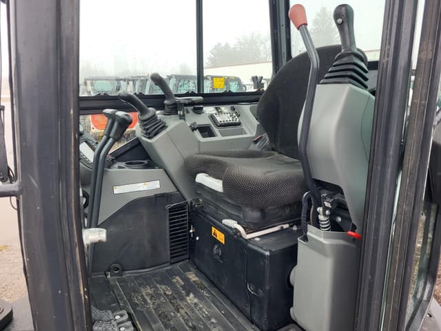 Image of Bobcat E35 equipment image 3