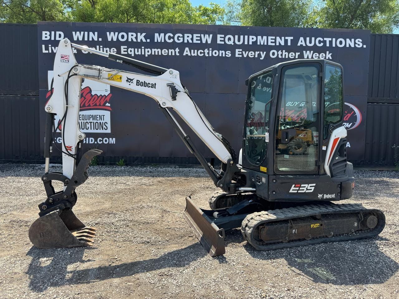 2021 Bobcat E35 Equipment Image0