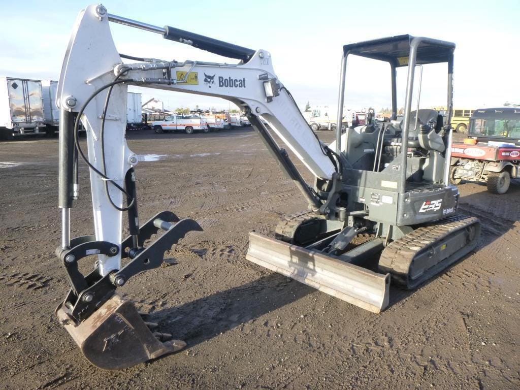 Main image Bobcat E35