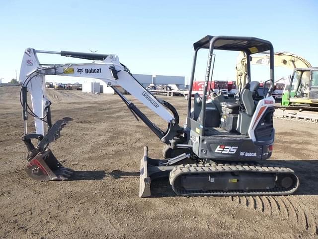 Image of Bobcat E35 equipment image 4