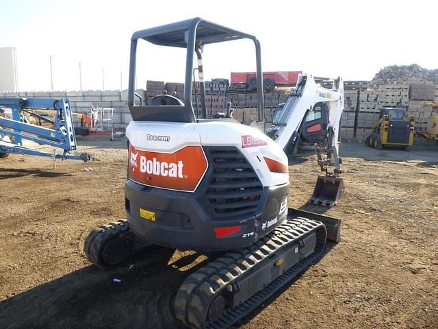 Image of Bobcat E35 equipment image 2