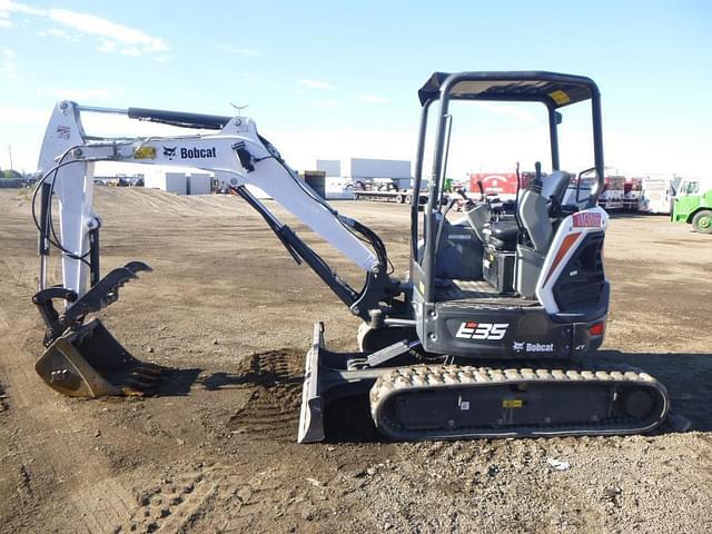 Image of Bobcat E35 equipment image 4