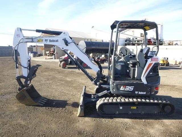 Image of Bobcat E35 equipment image 4