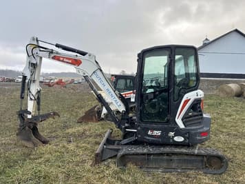 Main image Bobcat E35 R2