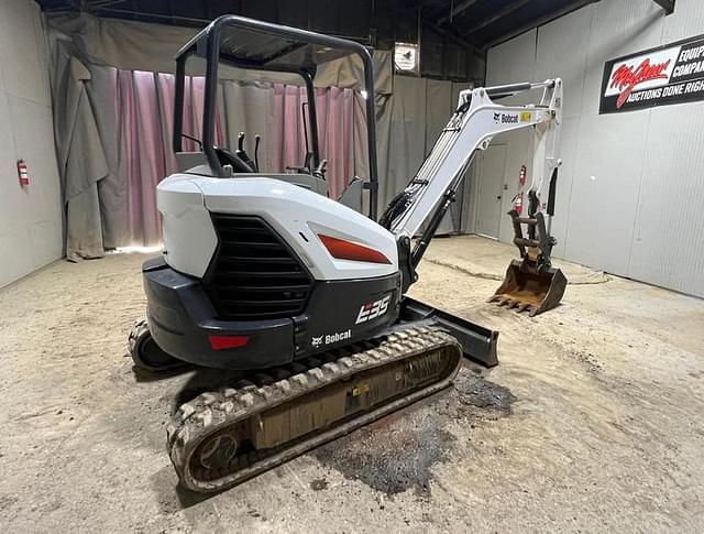 Image of Bobcat E35i equipment image 4