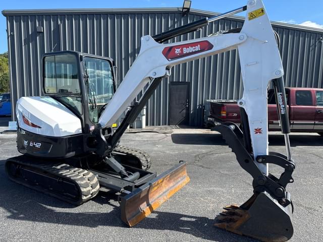 Image of Bobcat E42 equipment image 3