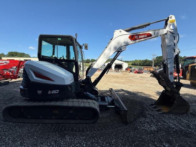 Image of Bobcat E60 equipment image 4