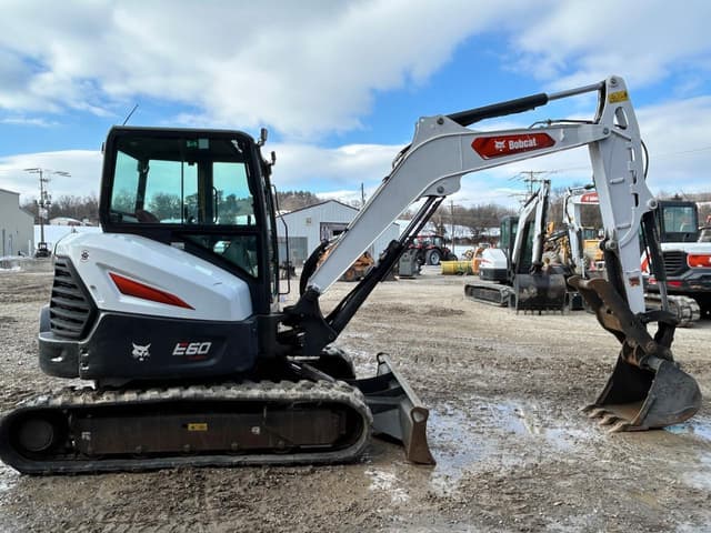Image of Bobcat E60 equipment image 4